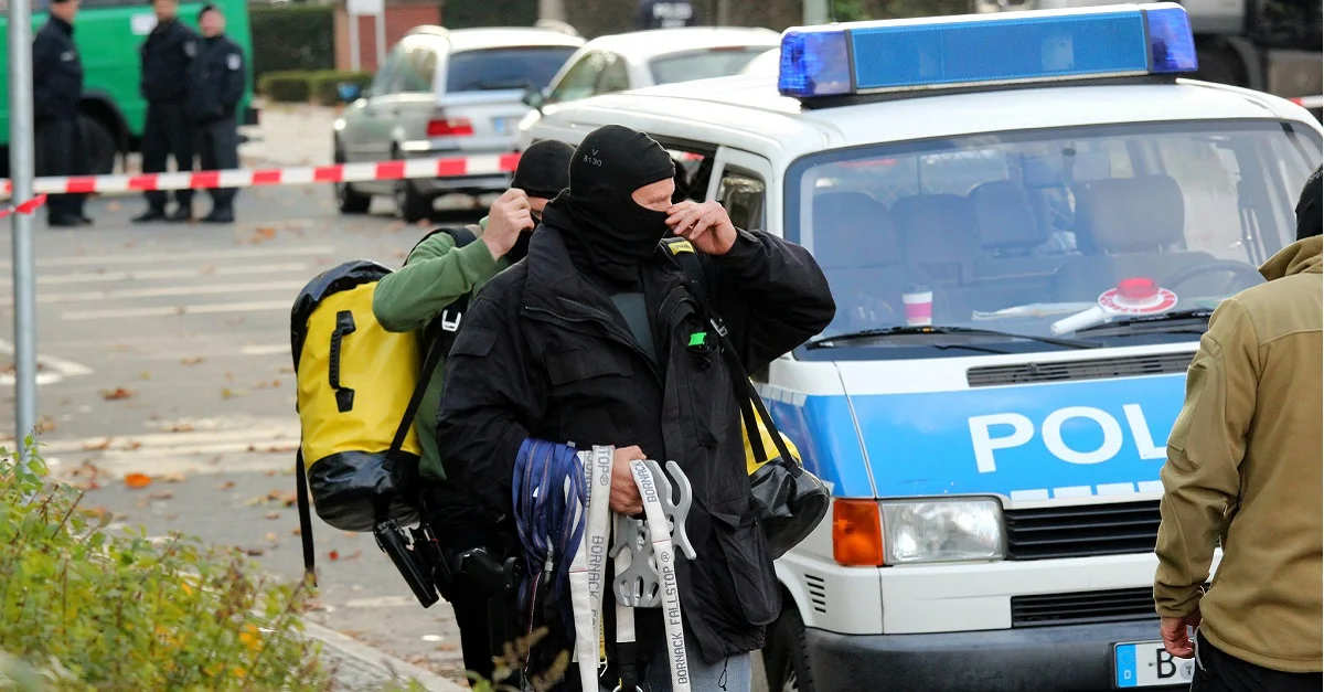 Symbolbild (SEK-Einsatz der Berliner Polizei 2014): Andreas Trojak via Flickr [CC BY 2.0 (Bild zugeschnitten)