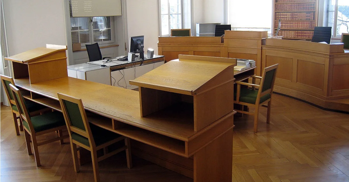 Symbolbild (Gerichtssaal) Wikimedia Commons [CC0]
