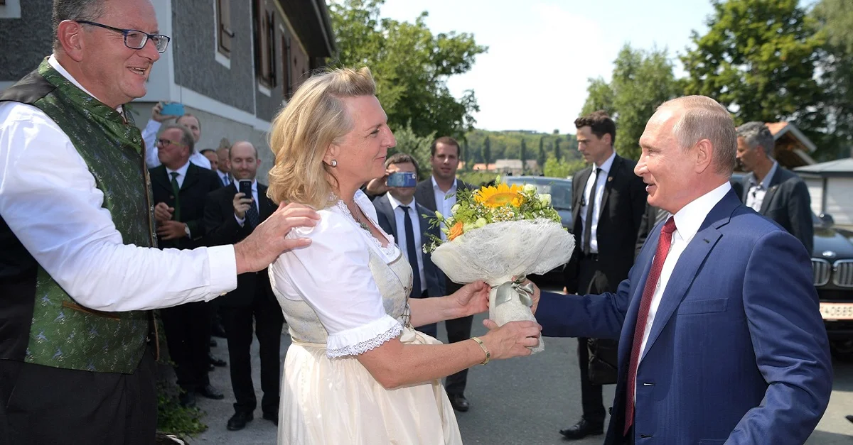 Für 90 Minuten besucht der russische Präsident Wladimir Putin die Hochzeit der österreichischen Außenministerin Karin Kneissl. Bild: kremlin.ru [CC BY 4.0} (Bild zugeschnitten)