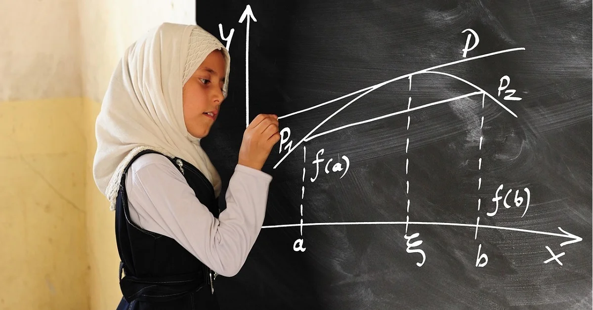 Symbolbild: Mädchen mit Kopftuch / Pixabay [CC0]
