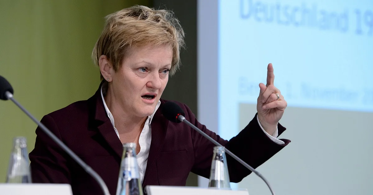 Bild (Renate Künast 2013): Stephan Röhl / Heinrich-Böll-Stiftung via Flickr [CC BY-SA 2.0] (Bild zugeschnitten)
