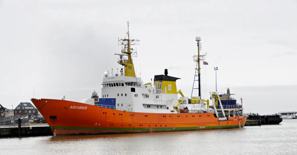 Symbolbild: Schiff einer Mittelmeer-NGO /
Ra Boe / Wikipedia [CC BY-SA 3.0 de or GPL], from Wikimedia Commons (Bild zugeschnitten) 
