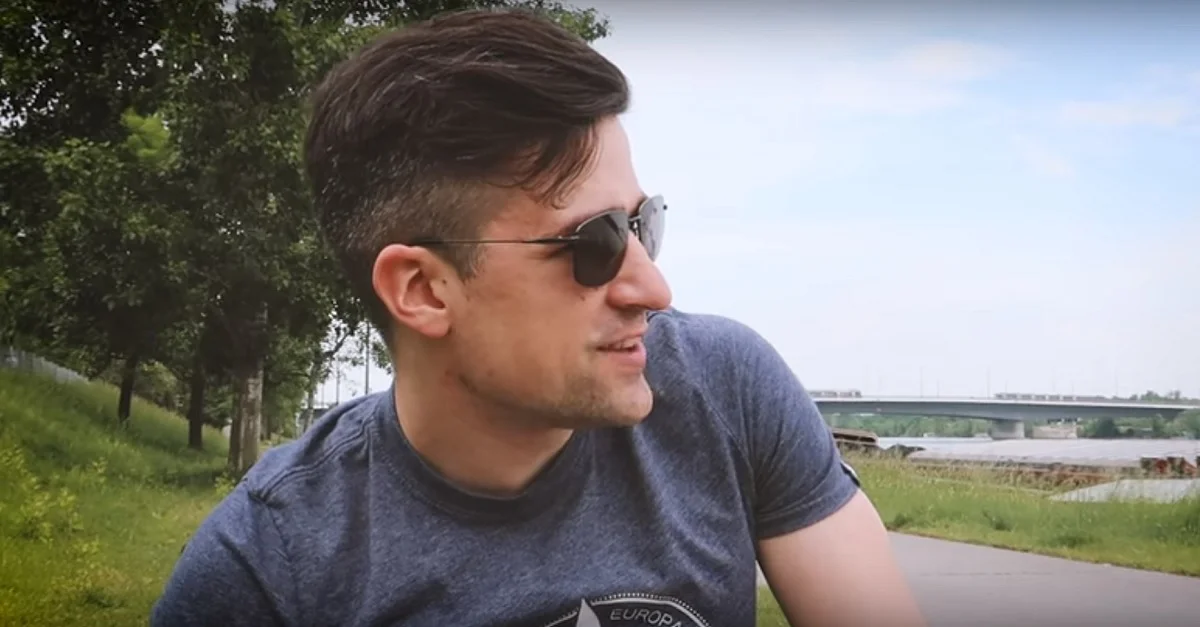 Bild Sellner: Screenshot YouTube [@00:30] (ehemaliger Kanal)
