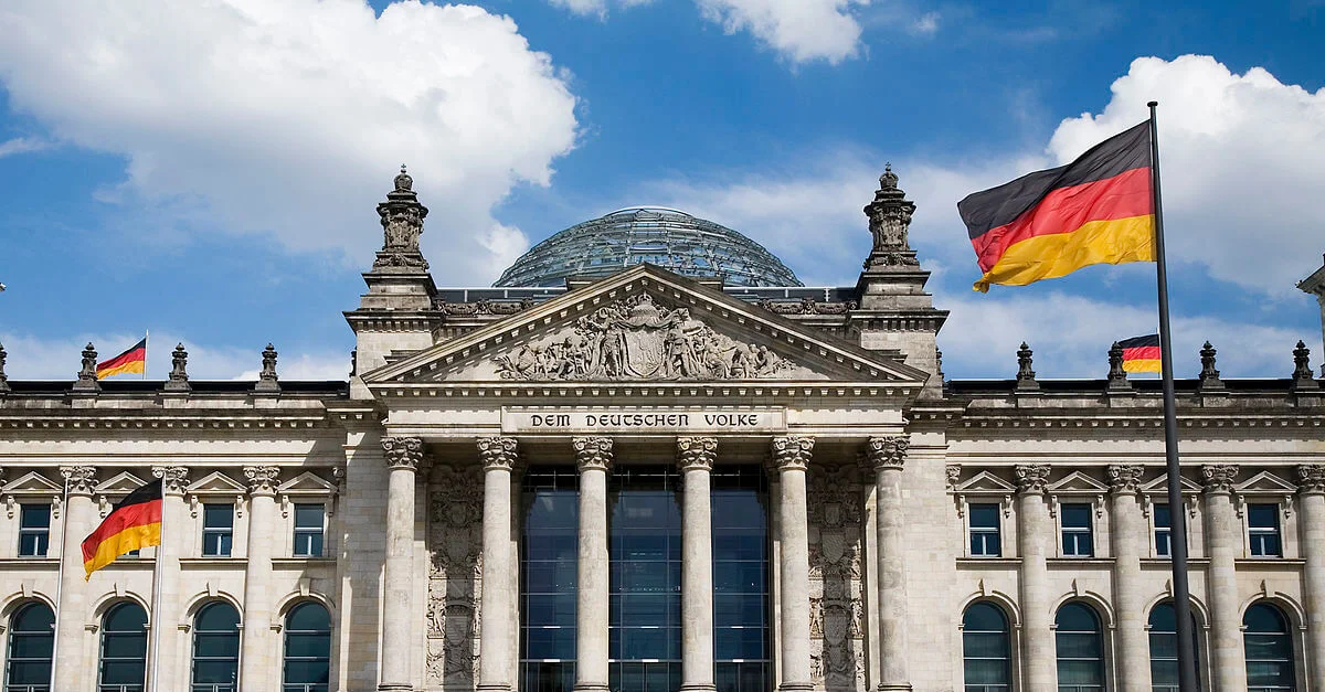 Symbolbild: Deutscher Bundestag / © Jorge Royan / http://www.royan.com.ar (Bild zugeschnitten)