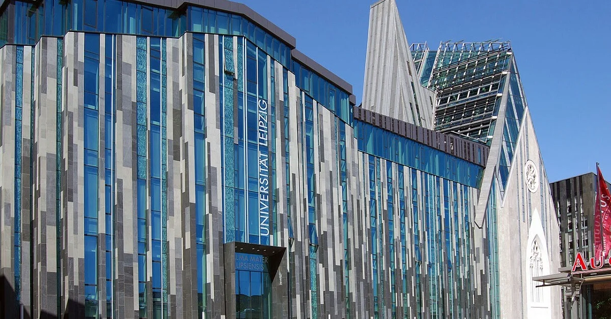 Uni Leipzig: Hier entstand die fragwürdige Studie, welche weiten Teilen der deutschen Bevölkerung eine vermeintliche Fremdefeindlichkeit unterstellt. Symbolbild: Maria Giulia Tolotti via Wikimedia Commons [CC BY-SA 3.0] (Bild zugeschnitten)
