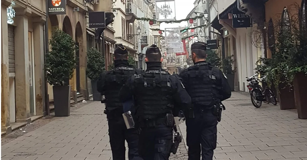 Französische Gendarmen bei einem Streifengang am Tag nach dem Anschlag auf den Weihnachtsmarkt in der elsässischen Stadt. Bild: privat / Die Tagesstimme.