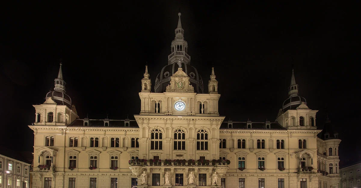 Bild: Rathaus am Grazer Hauptplatz / Pedro J Pacheco [CC BY-SA 3.0 at], from Wikimedia Commons (Bild zugeschnitten)
