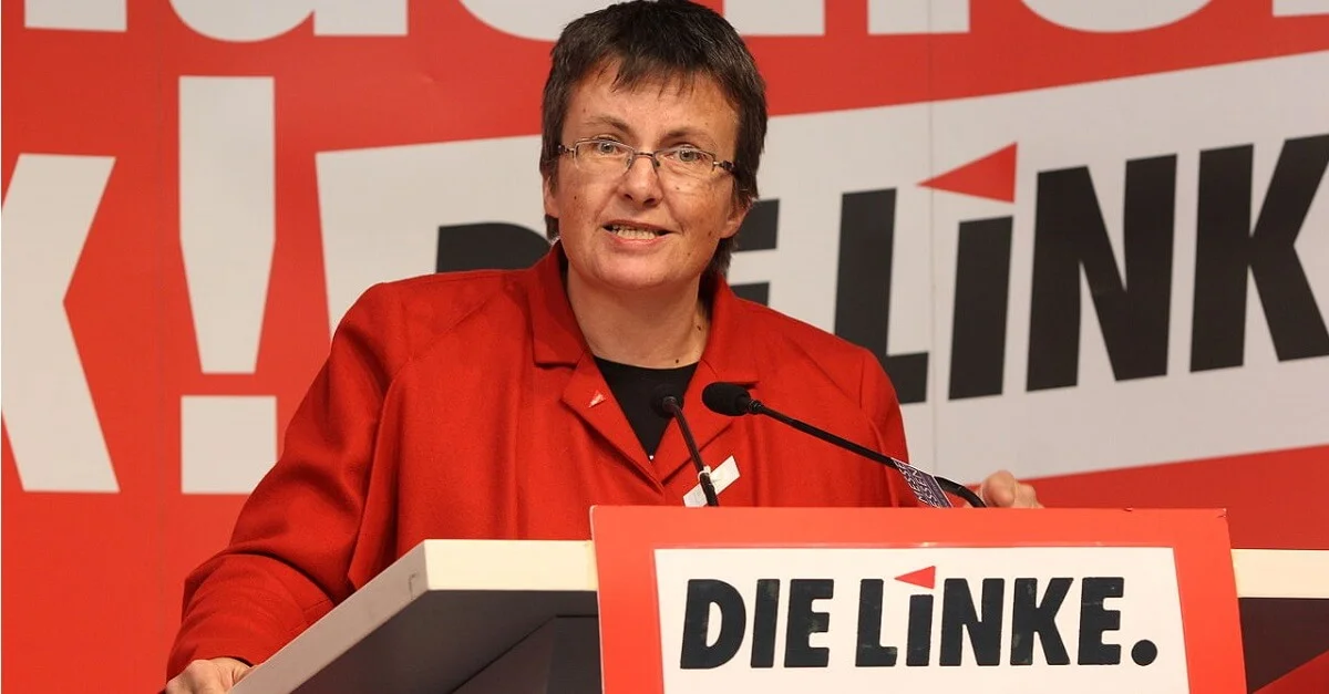 Bild (Kathrin Vogler 2013): Niels Holger Schmidt / DIE LINKE Nordrhein-Westfalen via Flickr [CC BY-SA 2.0] (Bild zugeschnitten)
