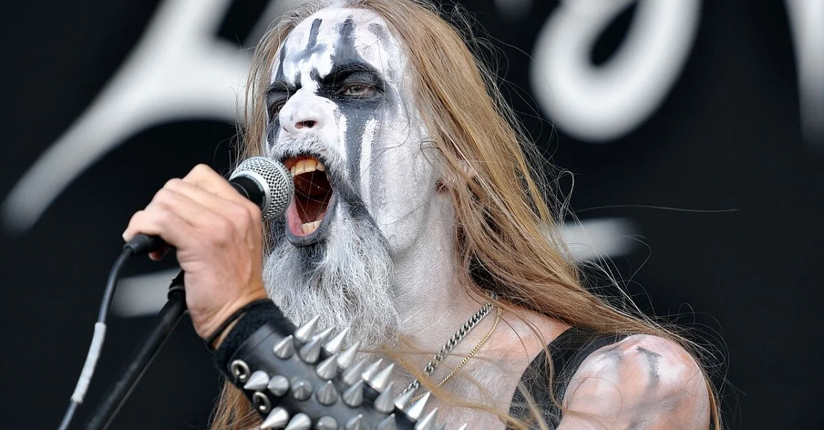 Black Metal kann rauh, norwegisch und düster sein &#8211; und trotzdem mitunter ohne Skandale auskommen. Symbolbild (Jan-Erik „Nag“ Romøren / Frontmann Tsjuder): Jonas Rogowski via Wikimedia Commons [CC BY-SA 3.0] (Bild zugeschnitten)
