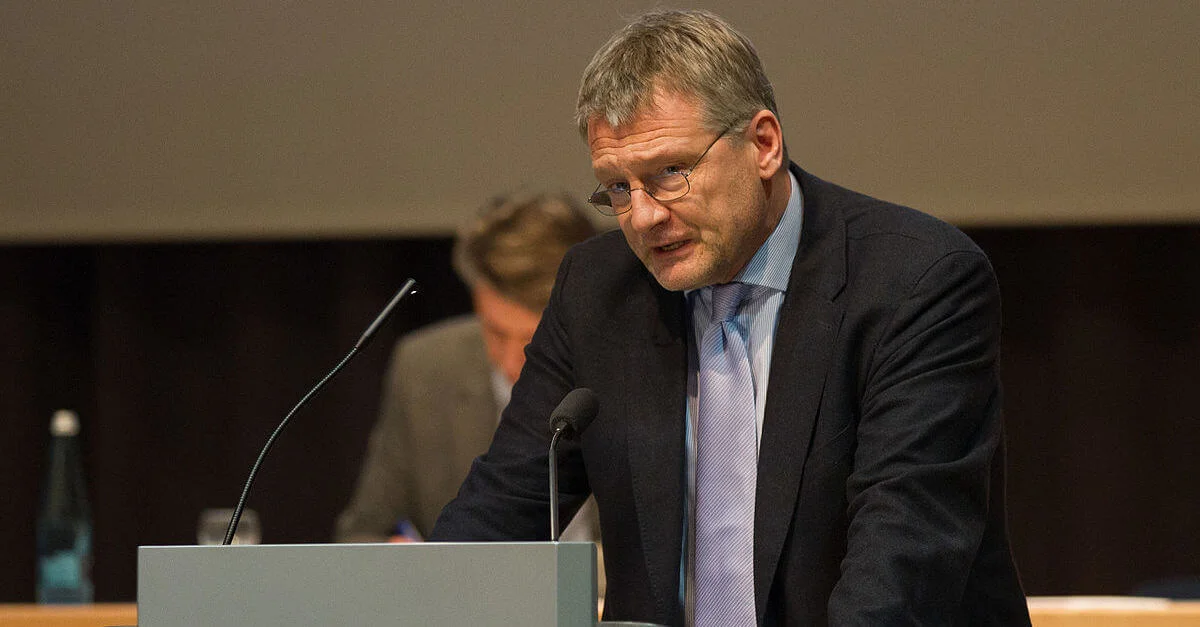 Bild (Jörg Meuthen 2015): Robin Krahl via Wikimedia Commons [CC BY-SA 4.0] (Bild zugeschnitten)
