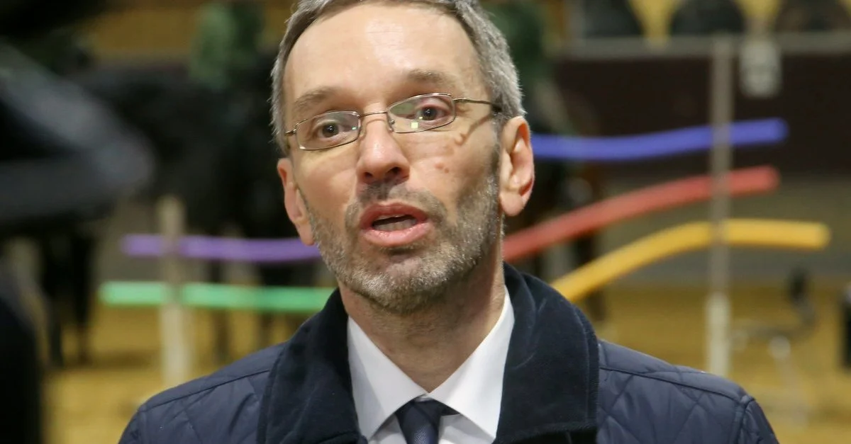 Bild: Ex-Innenminister Herbert Kickl (FPÖ) / Foto: Michael Lucan, Lizenz: CC-BY-SA 3.0 de [CC BY-SA 3.0 de], via Wikimedia Commons (Bild zugeschnitten)
