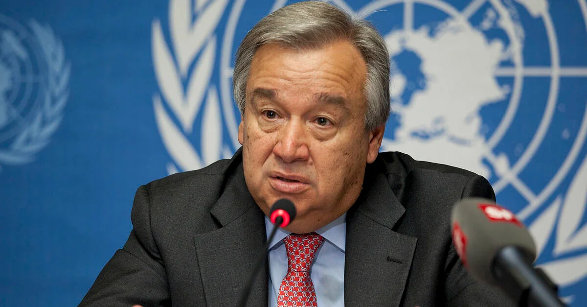Bild: UNO-Generalsekretär Antonio Guterres / U.S. Mission Photo by Eric Bridiers [Public domain], via Wikimedia Commons (Bild zugeschnitten)
