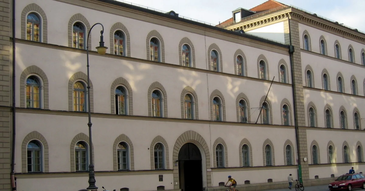 Bild (Verwaltungsgericht München): Bubo [CC BY-SA 3.0], via Wikimedia Commons (Bild zugeschnitten)
