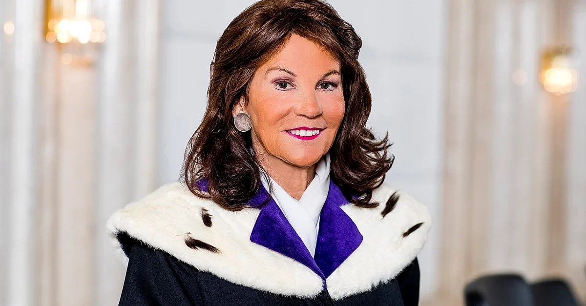 Bild (Bierlein  2018): VfGH/Achim Bieniek via Wikimedia Commons [CC BY-SA 3.0 AT] (Bild zugeschnitten)
