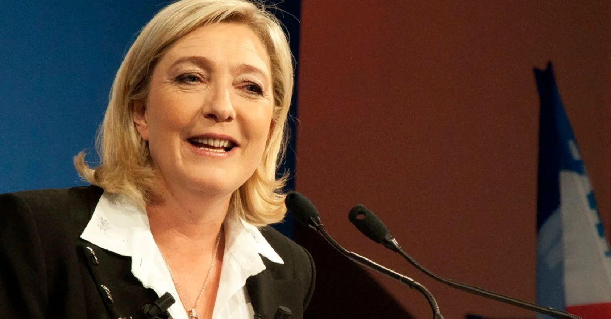 Bild (Marine Le Pen 2012): Rémi Noyon / Global Panorama via Flickr [CC BY-SA 2.0] (Bild zugeschnitten)

