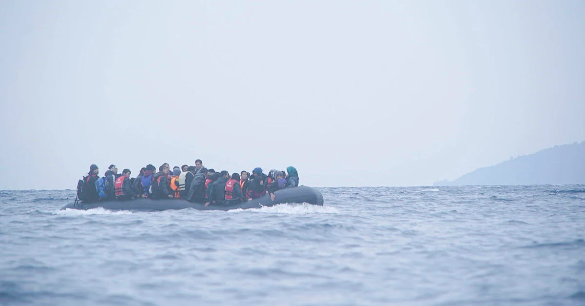 Symbolbild: Migranten im Mittelmeer / Mstyslav Chernov/Unframe [CC BY-SA 4.0], via Wikimedia Commons (Bild zugeschnitten)
