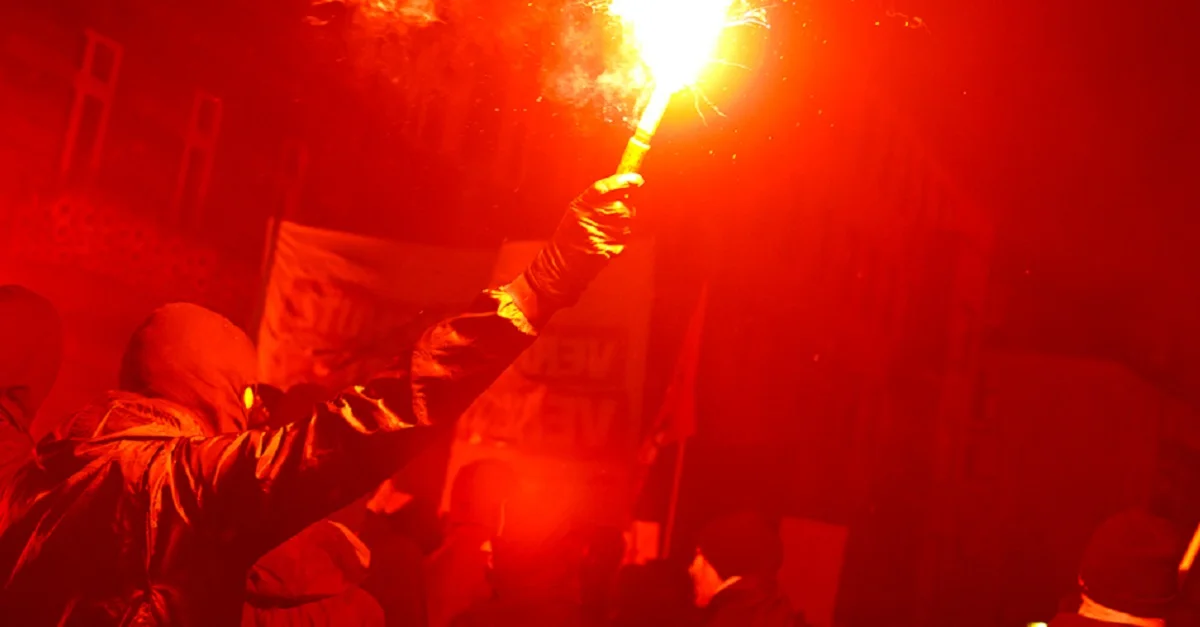 Symbolbild (Antifa-Demo in Berlin 2011): Montecruz Fotos via Flickr [CC BY-SA 2.0] (Bild zugeschnitten)
