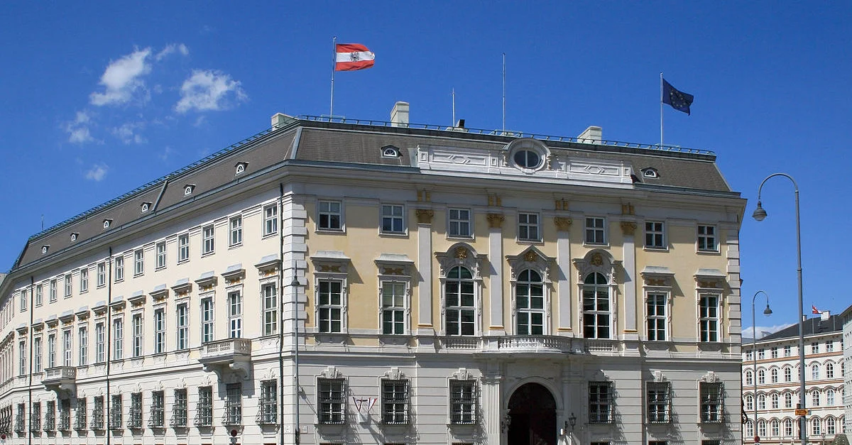 Bild: Bundeskanzleramt in Wien / Manfred Werner &#8211; Tsui [CC BY-SA 3.0], via Wikimedia Commons (Bild zugeschnitten)
