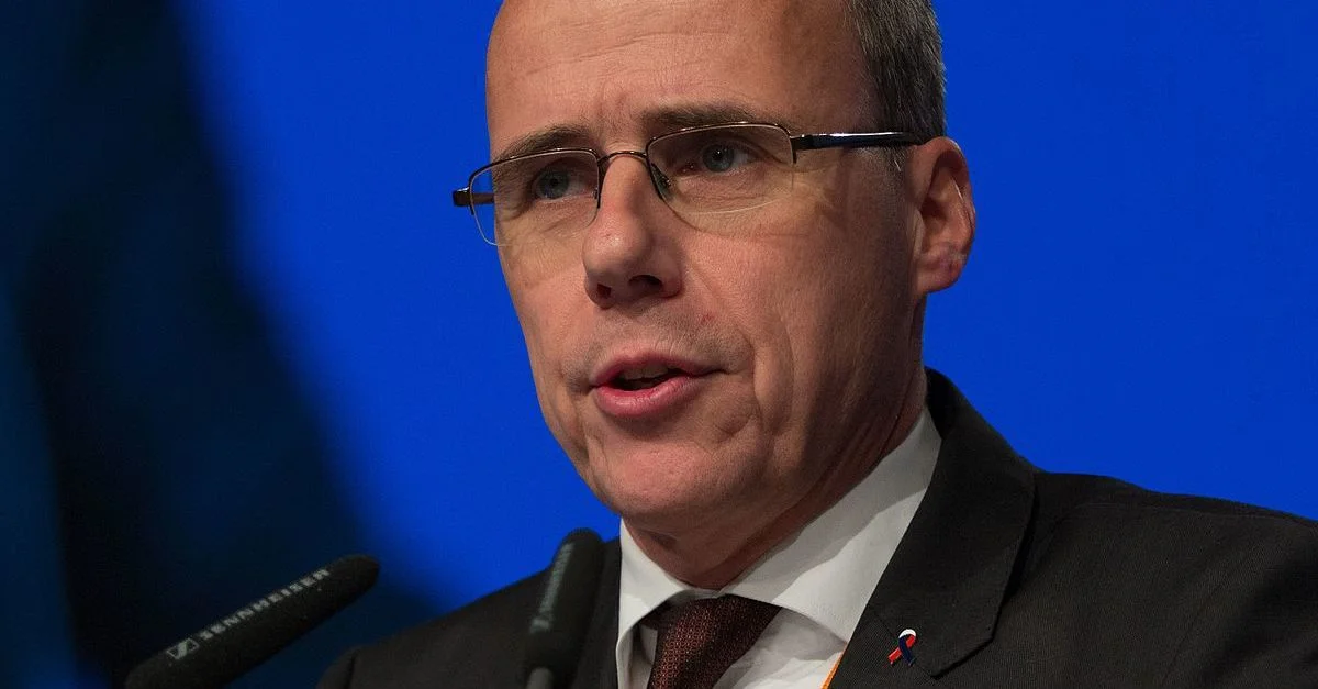 Bild: Peter Beuth (CDU) / Olaf Kosinsky [CC BY-SA 3.0], via Wikimedia Commons (Bild zugeschnitten)
