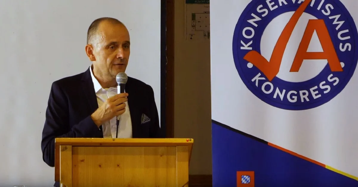 Michael Klonovsky – »Wie konstruiert ist Volk?« | Konservatismus-Kongress 2019. Bild: Screenshot YouTube (Junge Alternative Bayern)