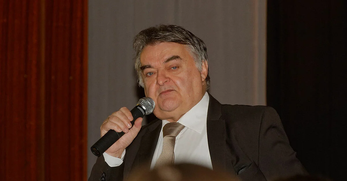 Bild (Herbert Reul): Petra Klawikowski [CC BY-SA 3.0], via Wikimedia Commons (Bild zugeschnitten)
