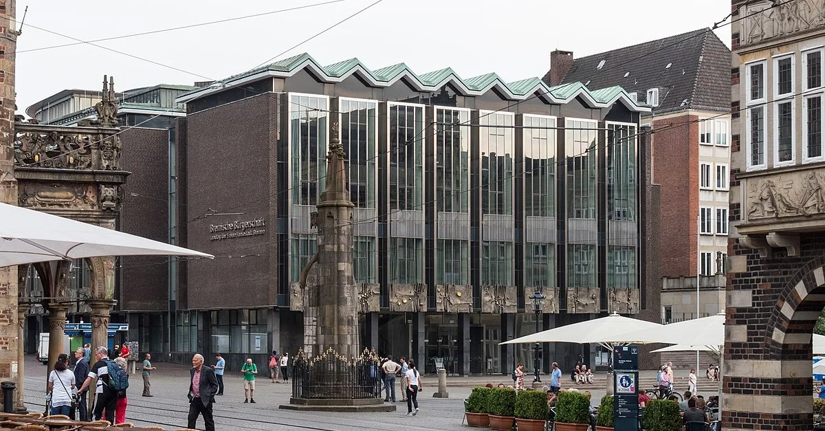 Bild (Bürgerschaft in Bremen): JoachimKohlerBremen [CC BY-SA 4.0], via Wikimedia Commons (Bild zugeschnitten)
