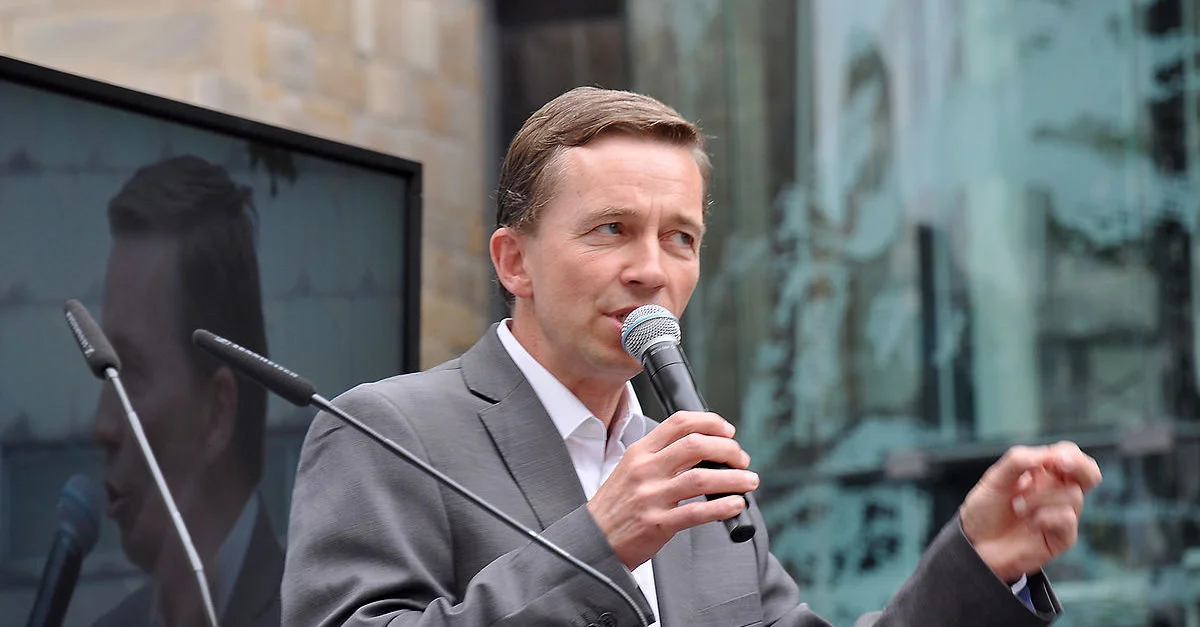 Bild (Bernd Lucke): WDKrause [CC BY-SA 3.0], via Wikimedia Commons (Bild zugeschnitten)
