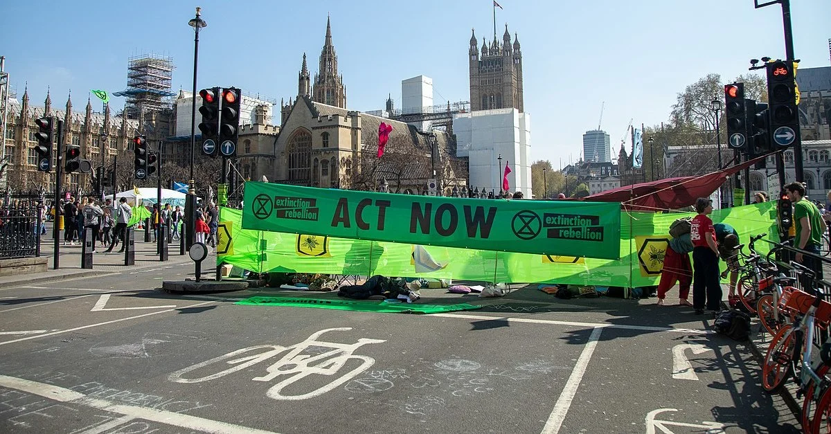 Symbolbild (Protest der Gruppierung in London): Jwslubbock [CC BY-SA 4.0], via Wikimedia Commons (Bild zugeschnitten)
