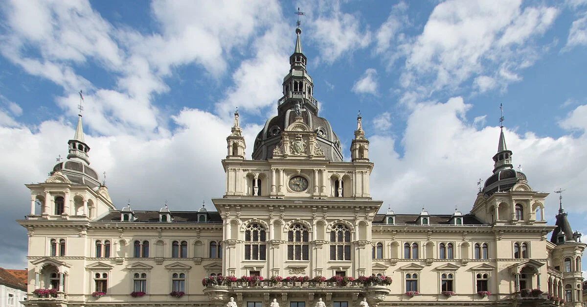 Bild: Grazer Rathaus / Bild: Pedro J Pacheco [CC BY-SA 3.0 at], via Wikimedia Commons (Bild zugeschnitten)
