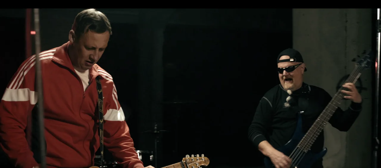 Screenshot &#8211; Sacha Korn &#8211; &#8222;Unsere Kraft&#8220; / YouTube [2:41]
