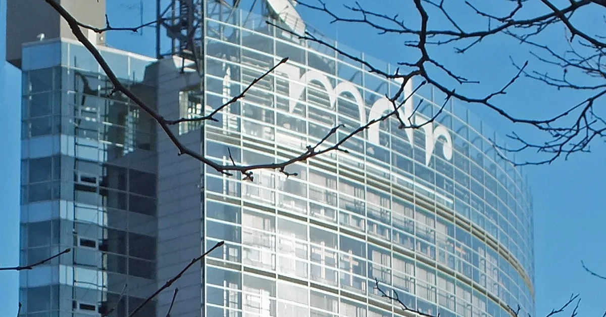 Symbolbild (MDR-Gebäude in Leipzig): Geisler Martin via Wikimedia Commons [CC BY-SA 3.0] (Bild zugeschnitten)
