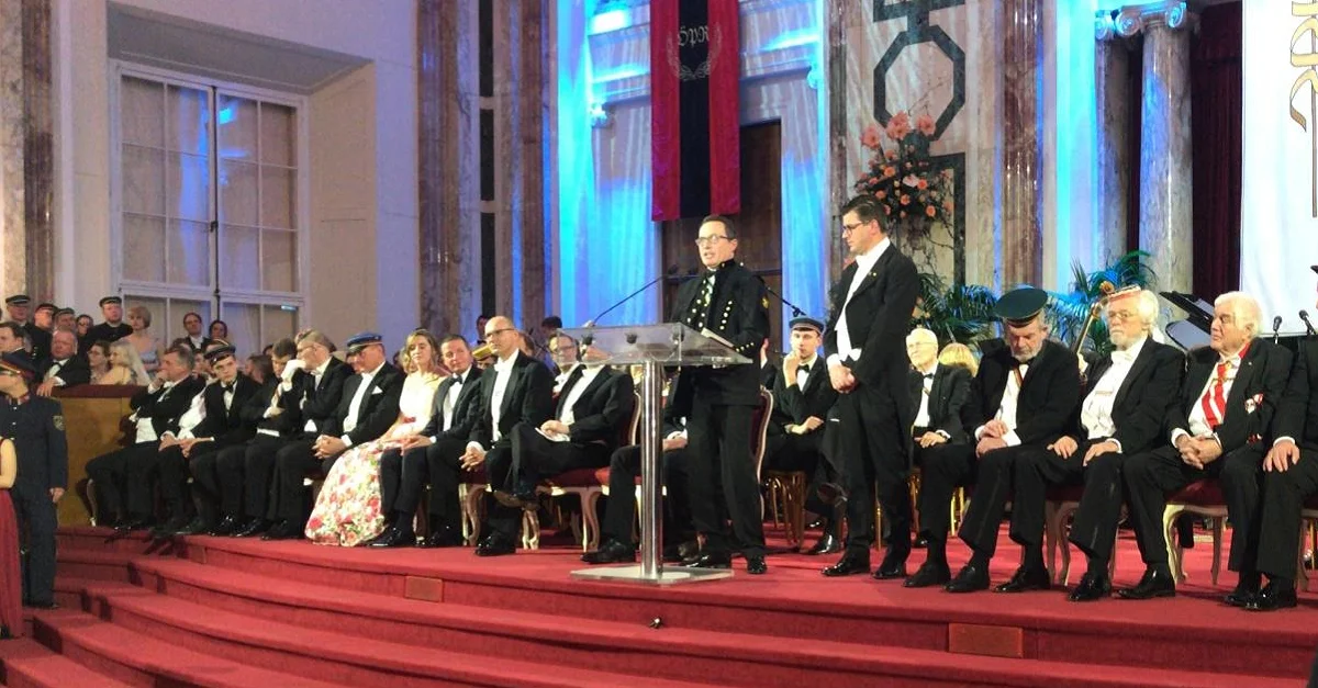 Universitätsrat Dipl.-Ing. Hannes Hundegger spricht beim Wiener Akademikerball. Foto: privat