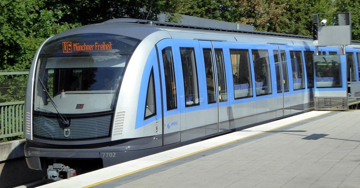 Symbolbild (C-Zug der U-Bahn München in der Hst. Studentenstadt): Renardo la vulpo via Wikimedia Commons [CC BY-SA 4.0] (Bild zugeschnitten)
