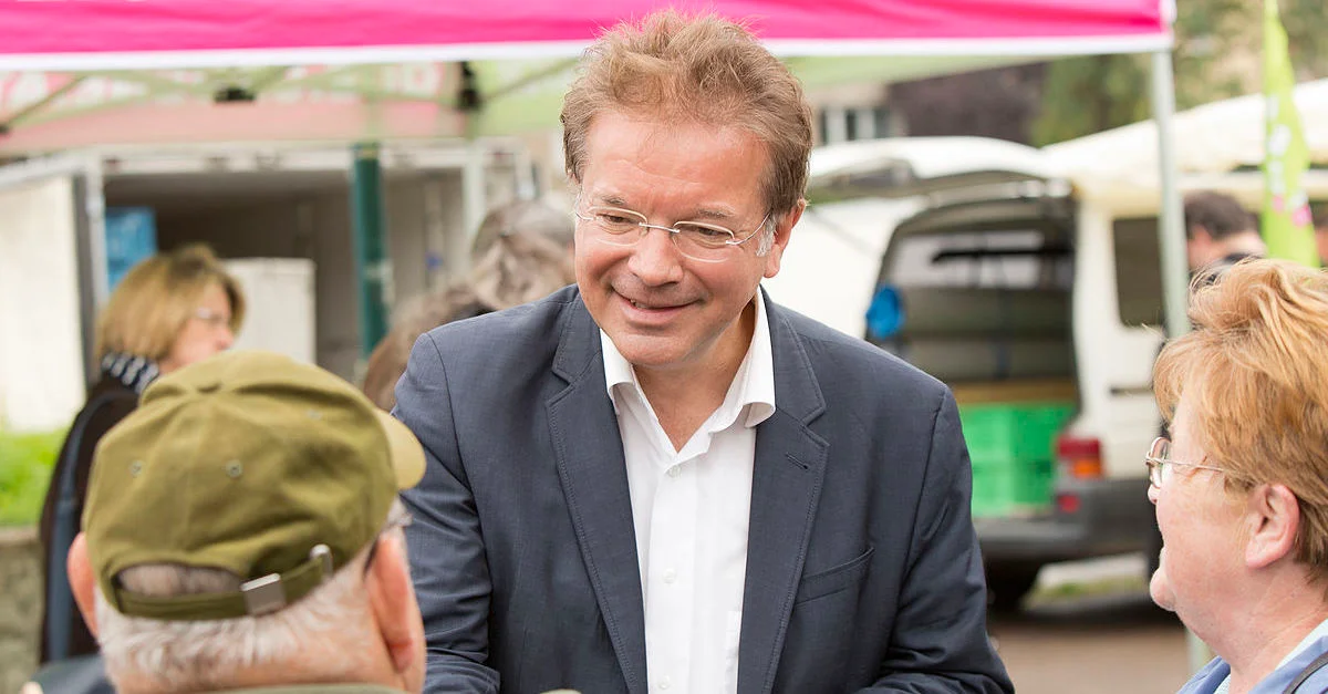 Bild: Der grüne Sozialminister Rudolf Anschober hat sich für die Unterstützung von Mittelmeer-NGOs ausgesprochen / Bild: Die Grünen Linz from Österreich [CC BY] (Bild zugeschnitten)
