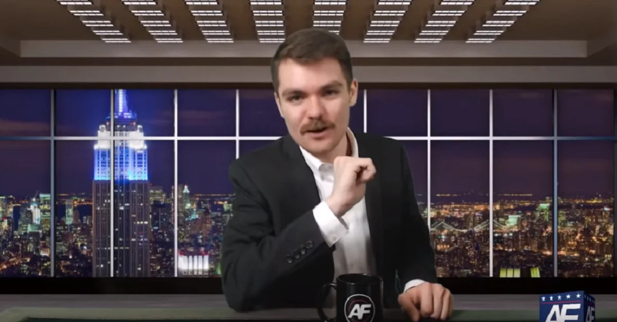 Nick Fuentes nach seiner Sperre auf YouTube. Bild: Screenshot YouTube / „Nick Fuentes BANNED“