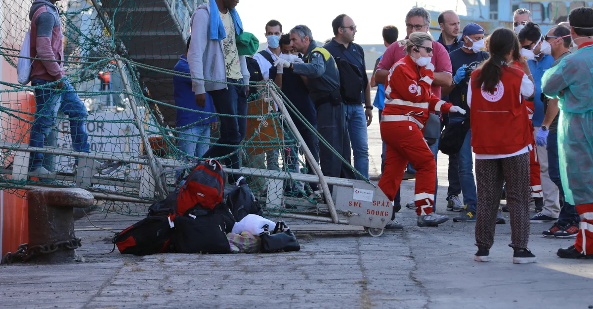 Symbolbild: Anlandung von Migranten in Catania (Sizilien) im Juli 2015 / Bild: Metropolico