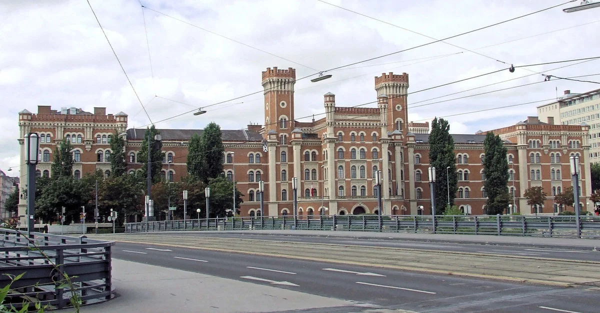 Bild: Die Roßauer Kaserne in Wien ist gleichzeitig der Sitz des Bundesministerium für Landesverteidigung / Bild: Werckmeister / CC BY-SA (Bild zugeschnitten)
