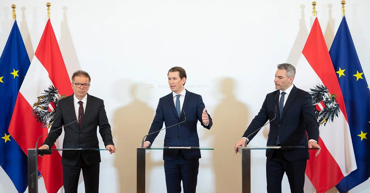 Am 13. März 2020 fand eine Pressekonferenz zum Thema „Aktuelles zum Coronavirus“ statt. Im Bild Bundeskanzler Sebastian Kurz (m.) mit Bundesminister Karl Nehammer (r.) und Bundesminister Rudolf Anschober (l.). Fotocredit: (C) BKA / Andy Wenzel