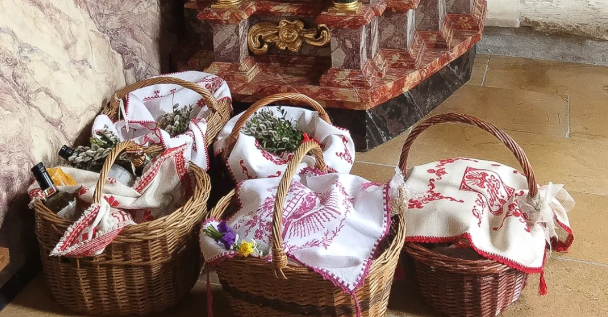 Bild: Zu Ostern werden Speisenkörbe normalerweilse in der Kirche gesegnet / Bild: Naturpuur / CC BY (Bild zugeschnitten)