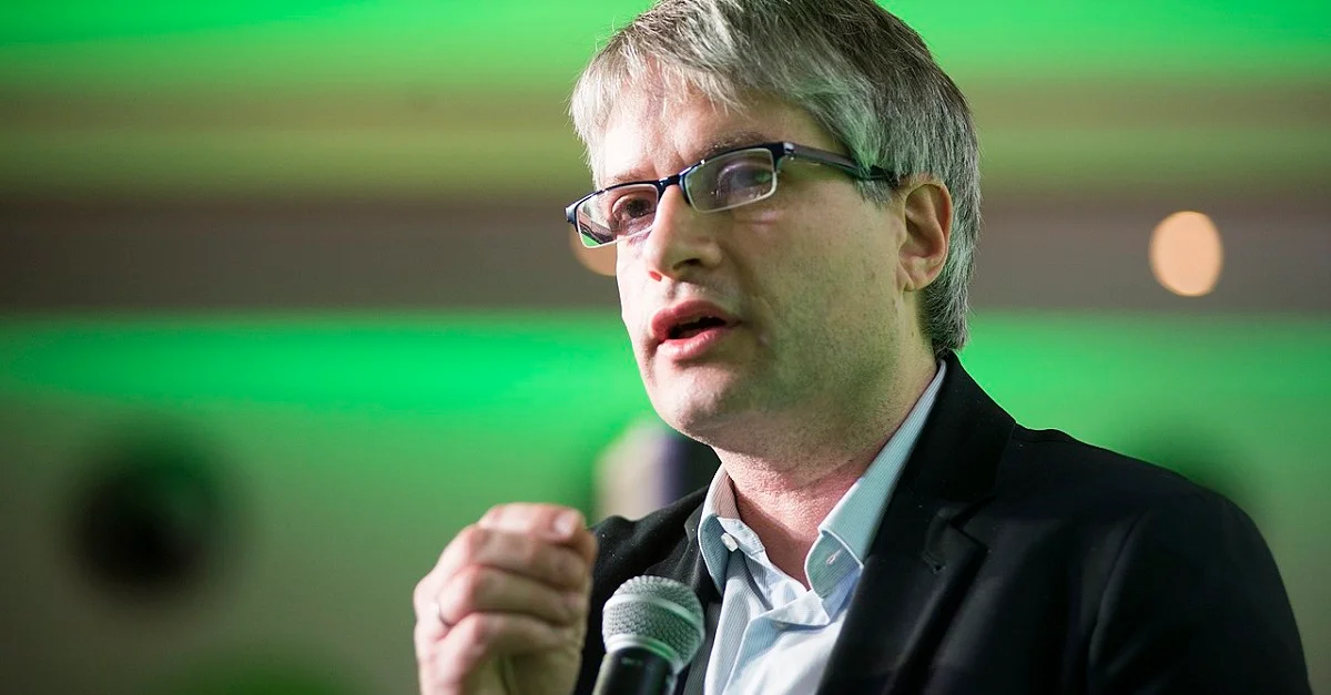 Bild (Giegold 2019): Bündnis 90/Die Grünen Nordrhein-Westfalen via Wikimedia Commons [CC BY-SA 2.0] (Bild zugeschnitten)
