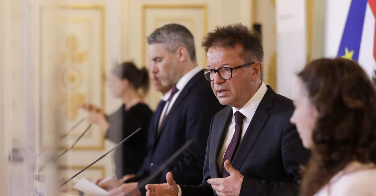 Bild: Rudolf Anschober bei einer Pressekonferenz / Fotocredit: (C) BKA / Andy Wenzel