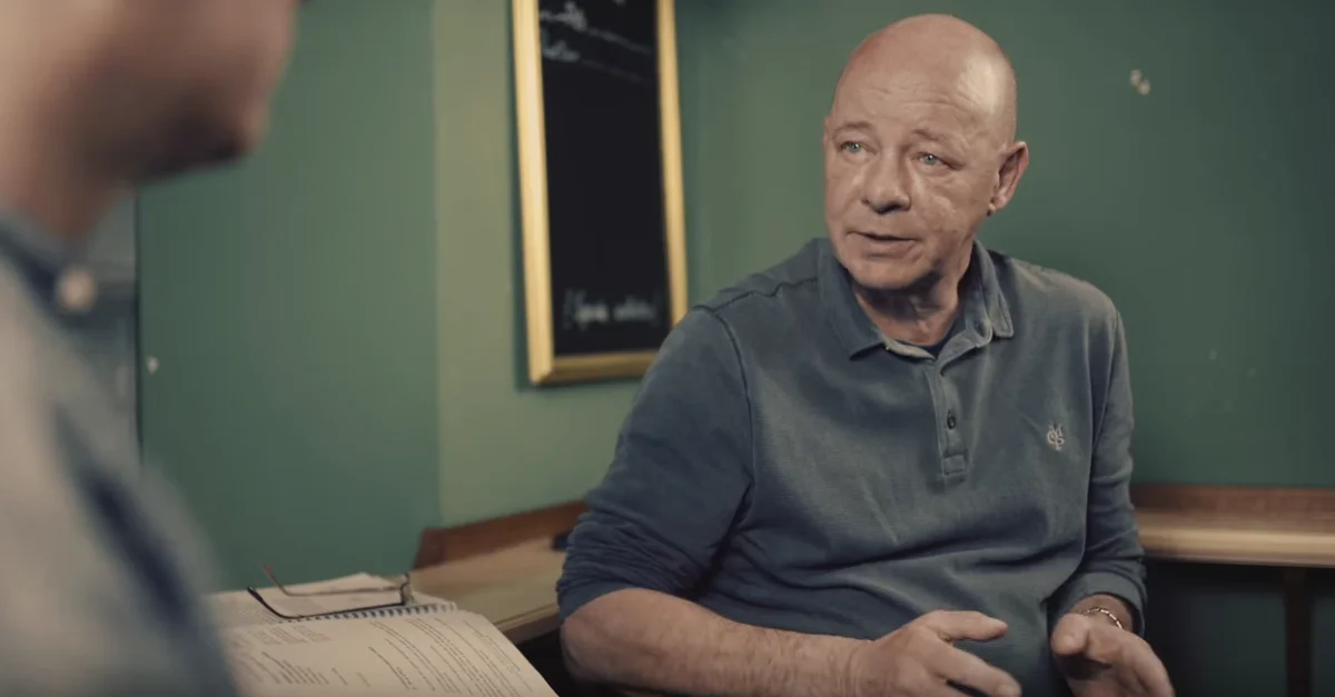 Bild: Karsten Hempel im Gespräch mit &#8222;Ein Prozent&#8220; / Screenshot: https://youtu.be/lLuNyrZUTWY [05:45]
