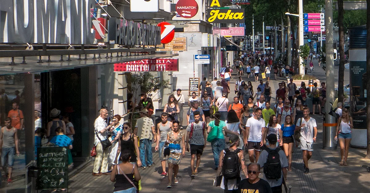 Bild: Passanten in der Mariahilfer Straße in Wien / Bild: Gugerell / CC0 (Bild zugeschnitten)