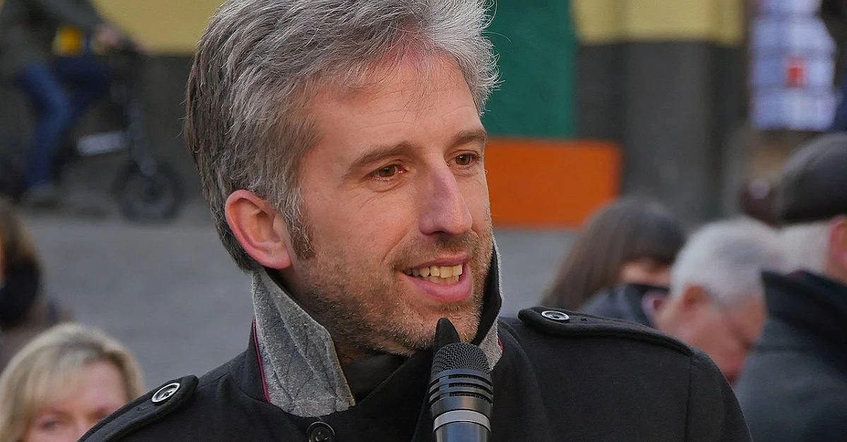 Bild (Palmer 2019): Reinhard Kraasch via Wikimedia Commons [CC BY-SA 4.0] (Bild zugeschnitten)
