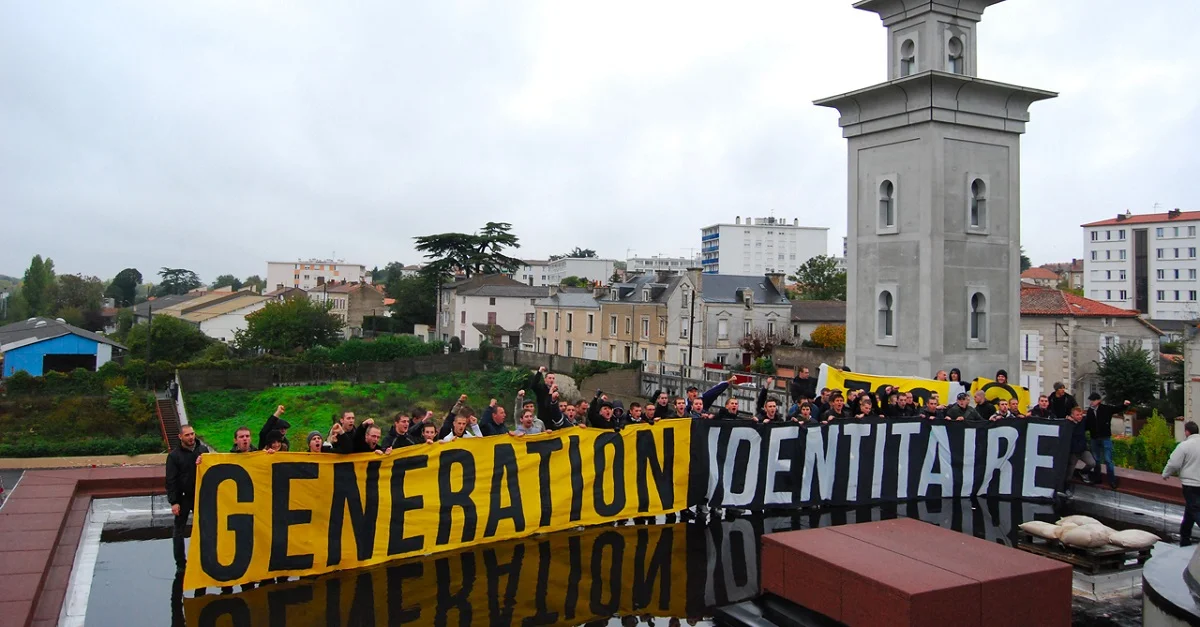 Aktivisten der Identitären Bewegung besetzen die Moschee in Poitiers. Bild: Génération identitaire