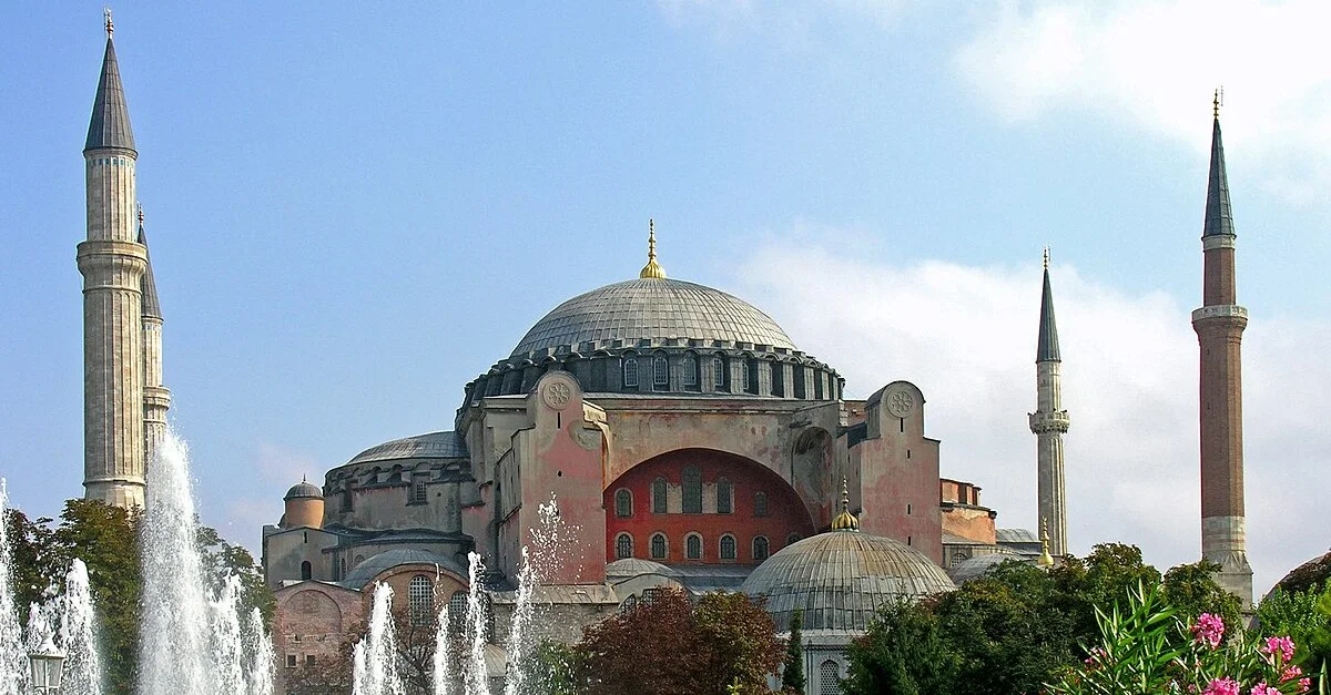 Bild: Die Hagia Sophia in Istanbul ist seit etwa drei Wochen wieder eine Moschee / Bild: Dennis Jarvis from Halifax, Canada / CC BY-SA (Bild zugeschnitten)