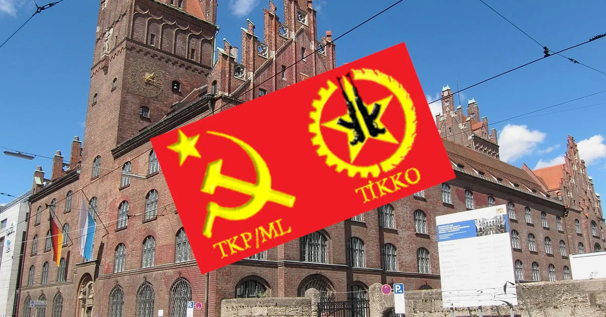 Wegen Mitgliedschaft in einer terroristischen Vereinigung mussten sich zehn Angeklagte vor Gericht verantworten. Bild OLG München: AHert / CC BY-SA [Bild zugeschnitten] / Symbol TKP/ML und TIKKO: DLNML / CC BY-SA / Collage: Die Tagesstimme
