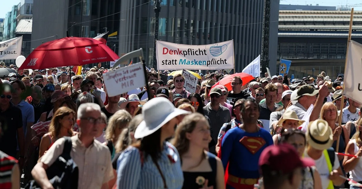 Symbolbild (Erste Maßnahmendemo in Berlin am 1.8.2020): Wikimedia Commons [CC0]
