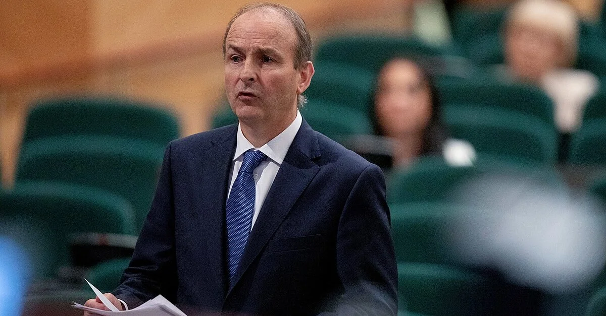 Bild: Irlands Ministerpräsident Micheal Martin / Bild: Houses of the Oireachtas from Ireland, CC BY 2.0, via Wikimedia Commons (Bild zugeschnitten)