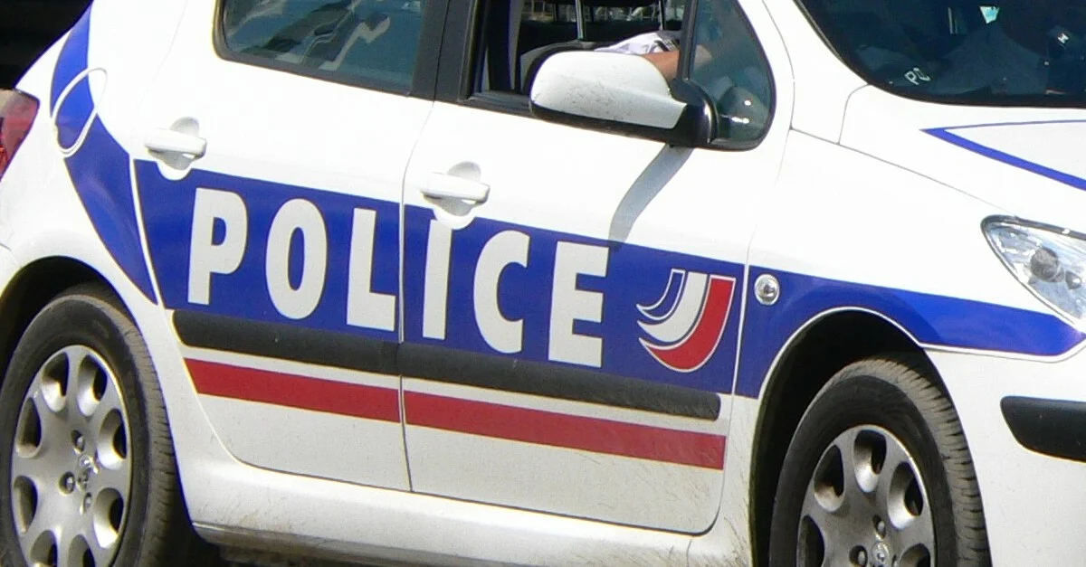 Französische Polizei / Bild: David Monniaux, CC BY-SA 3.0, via Wikimedia Commons (Bild zugeschnitten)